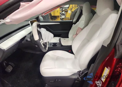 2024 Tesla Model Y z USA, uszkodzony, nr VIN 7SAYGDEE5RF130481